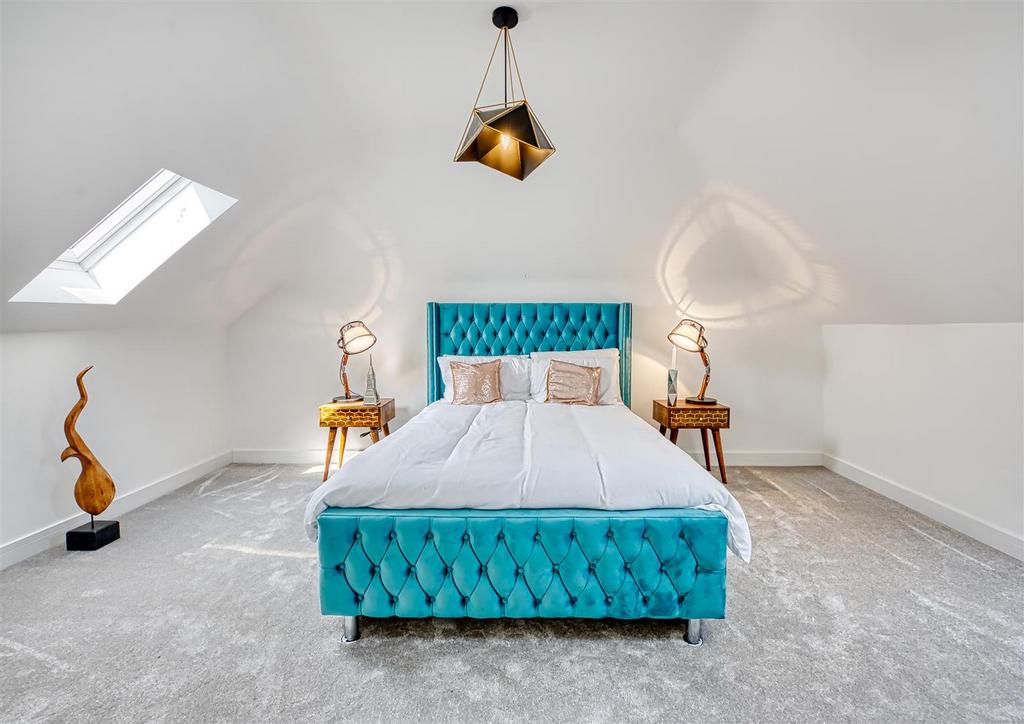 14 Lothians Road-bed5.jpg