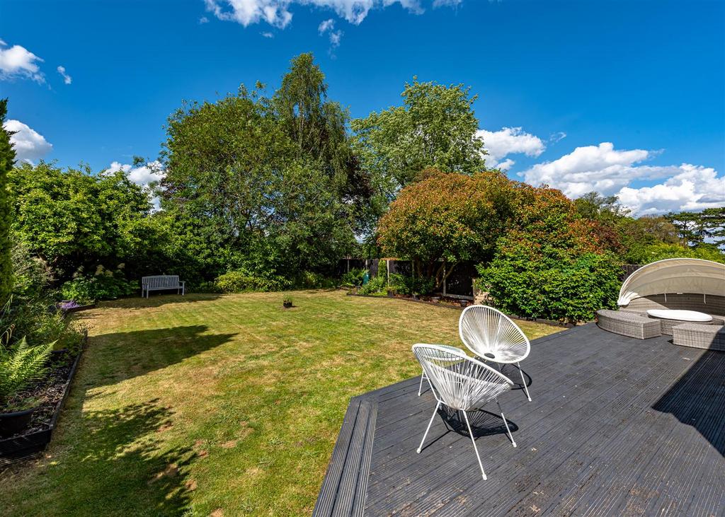 14 Lothians Road-gdn JUN23.jpg