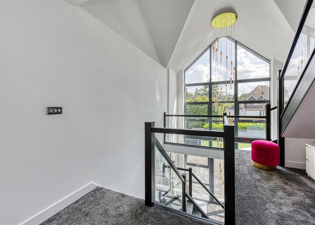 14 Lothians Road-landing JUN23.jpg