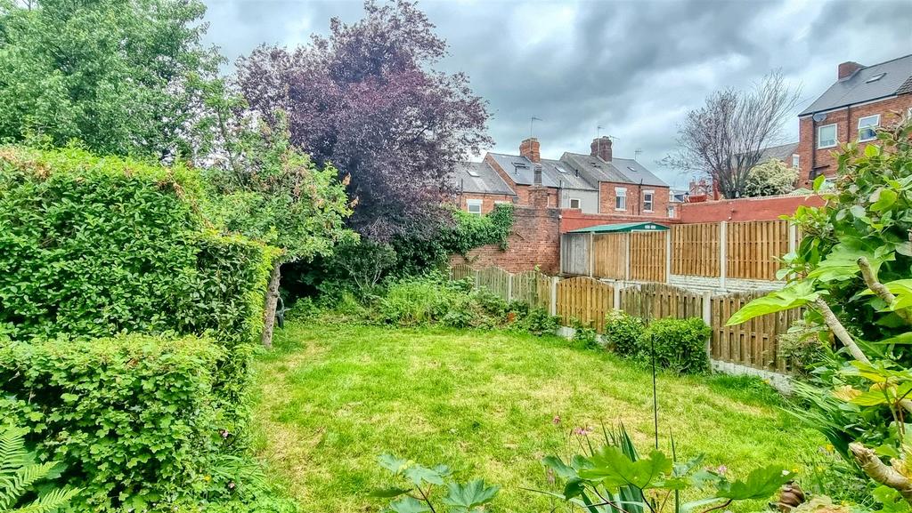 Rear communal gardens