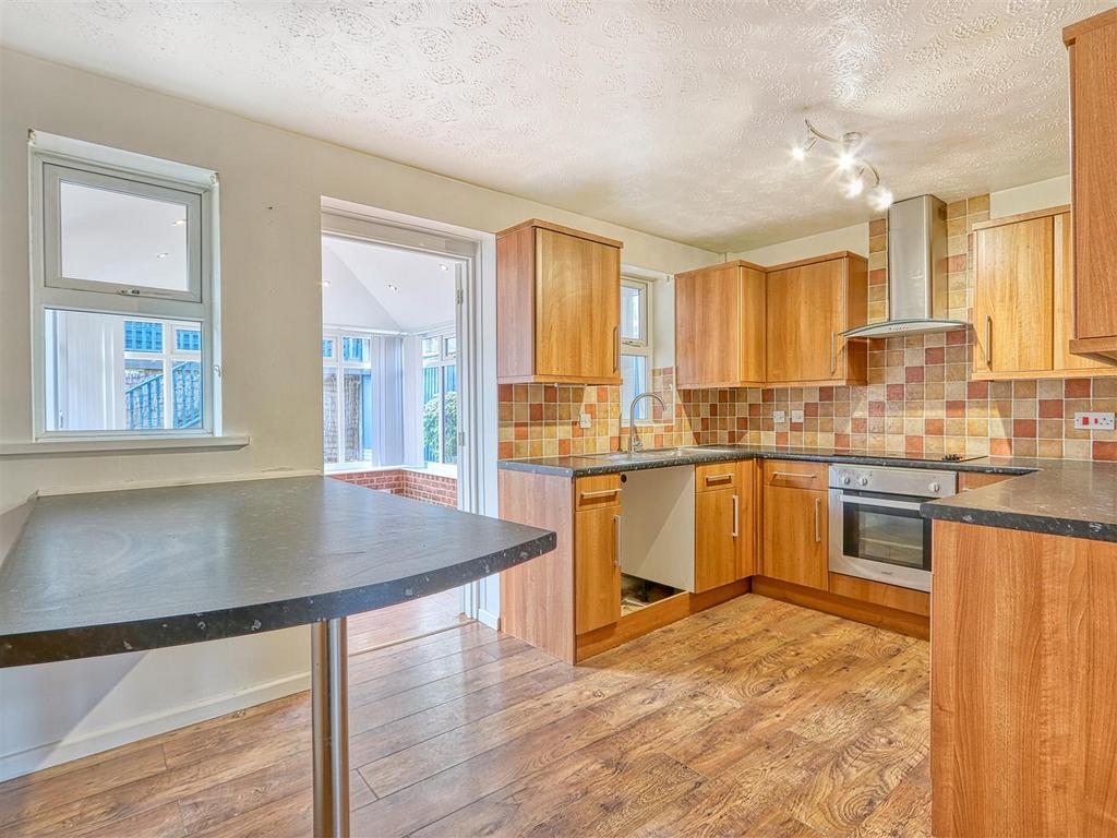 Herriot Drive, Chesterfield S40 3 bed detached house £225,000