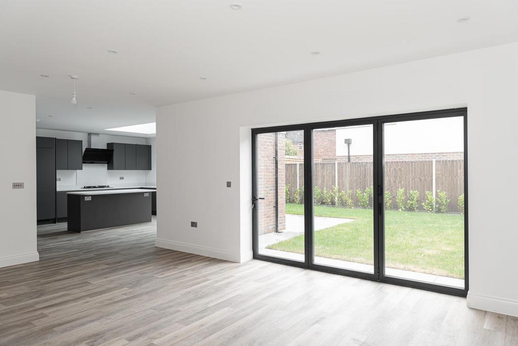 Pine Hill, Epsom 6 bed detached house for sale £1,345,000