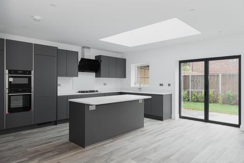 4 Pine Hill, Epsom, KT18 7BG
