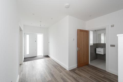 4 Pine Hill, Epsom, KT18 7BG