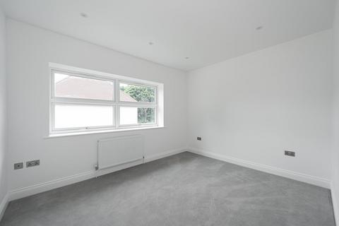 4 Pine Hill, Epsom, KT18 7BG