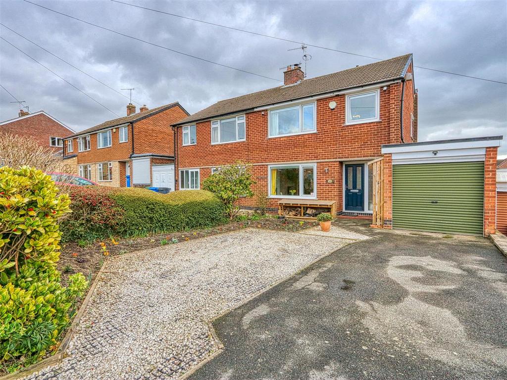 Larch Way, Chesterfield S40 3 bed semidetached house for sale £280,000