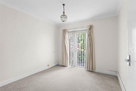 1 bedroom retirement property for sale, Knights Lane, Tiddington, Stratford-Upon-Avon
