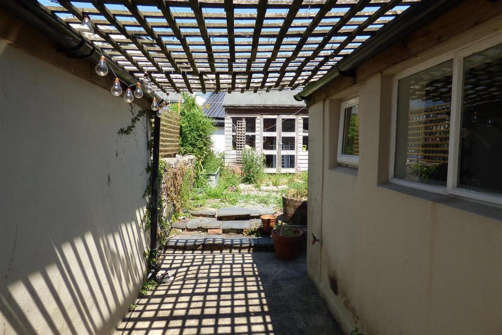 Morley Street, Carmarthen 4 bed house for sale £187,500