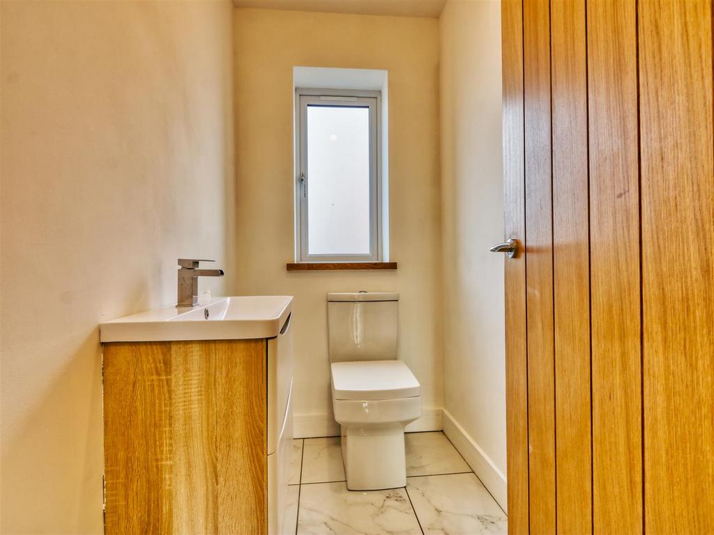 Downstairs wc/cloakroom