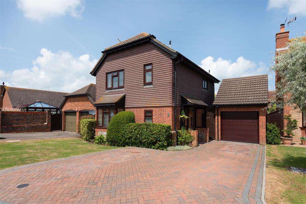 The Russets, Chestfield, Whitstable 3 bed detached house for sale £