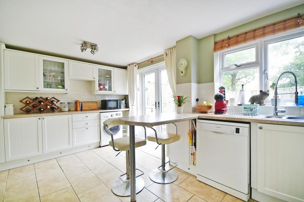 Kitchen 2.JPG
