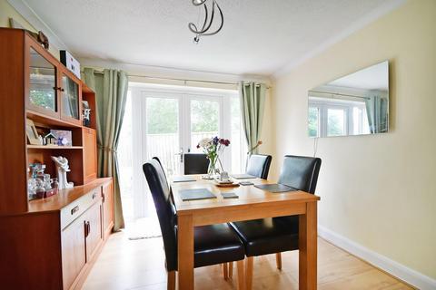 19 Farman Close, Swindon, SN3 6DP