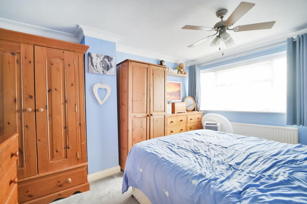 Bedroom 1.JPG