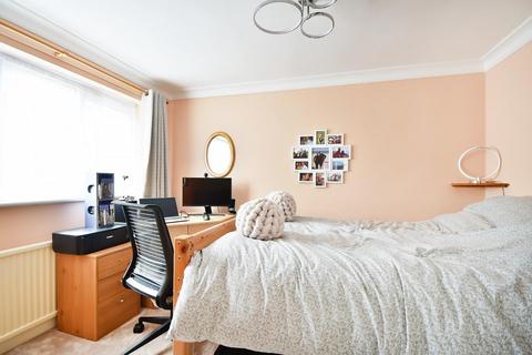 19 Farman Close, Swindon, SN3 6DP