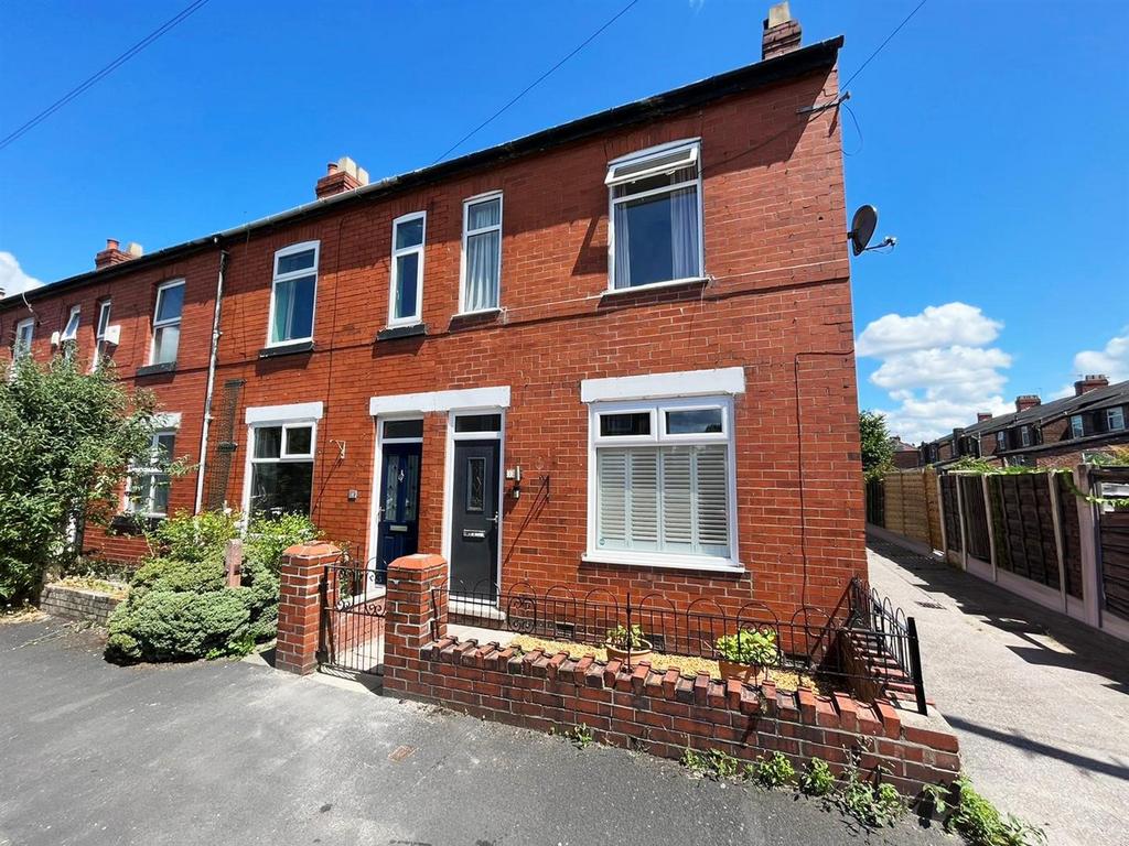 Crossley Road, Sale 2 bed end of terrace house for sale £325,000