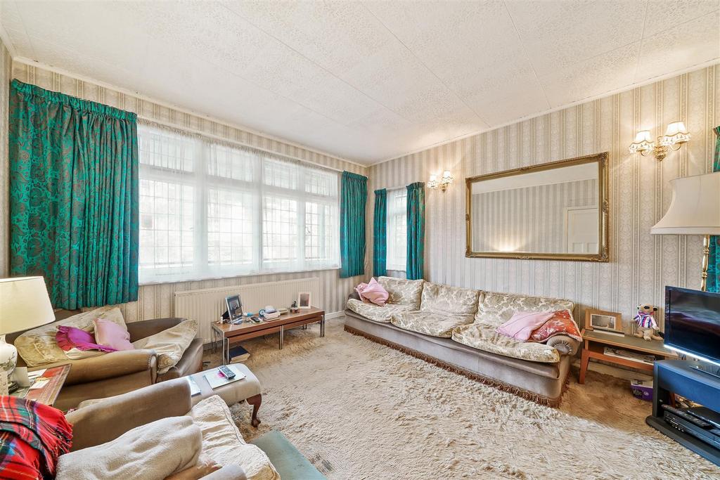 Park Chase, Wembley Park 3 bed detached bungalow for sale £699,950