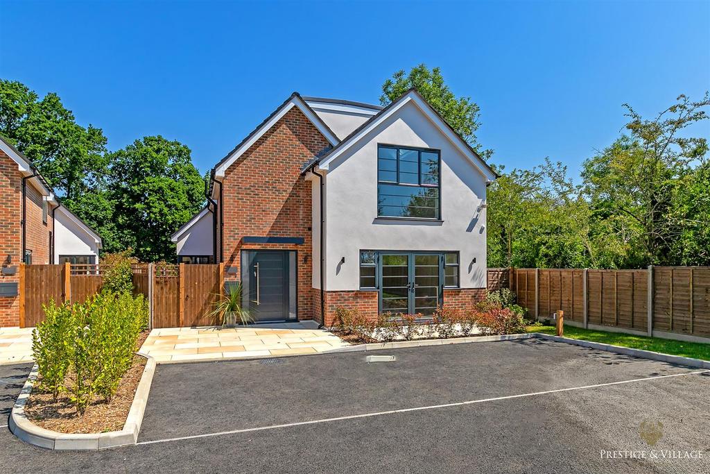 Hazel Close, Park Street, St. Albans 4 bed detached house for sale £