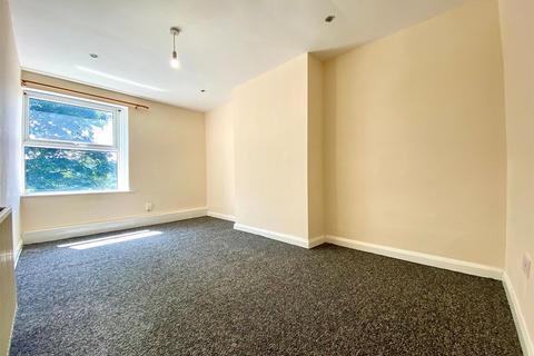 202 Lowergate, Huddersfield, HD3 4EP
