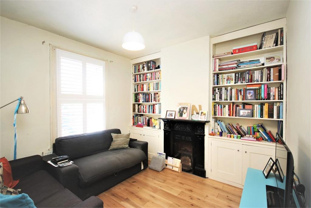 Green Road, Whetstone, N20 3 bed detached house £2,350 pcm (£542 pw)