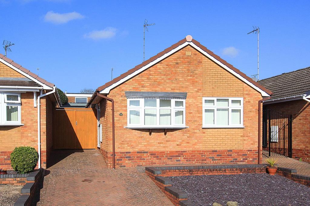 WOMBOURNE, Bratch Park 2 bed detached bungalow £975 pcm (£225 pw)
