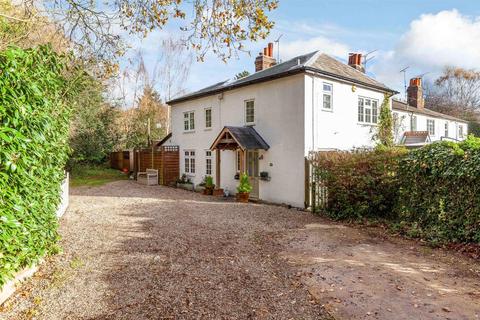3 bedroom house to rent, Woodside Cottages, Mapletree Lane, Ingatestone CM4