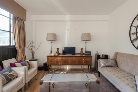 Flat 11, 3 Ludgate Square, London, EC4M 7AS