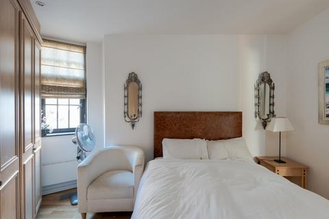 Flat 11, 3 Ludgate Square, London, EC4M 7AS