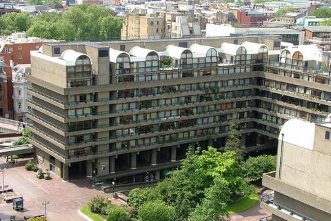 Studio to rent, Barbican, London EC2Y