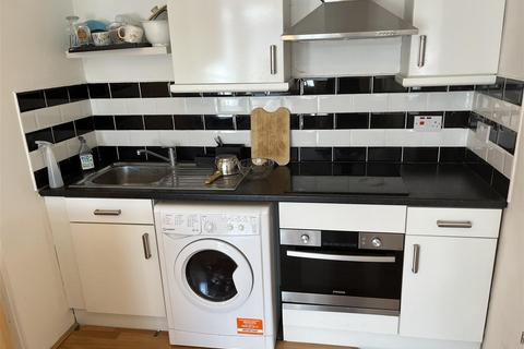 Studio to rent, Barbican, London EC2Y