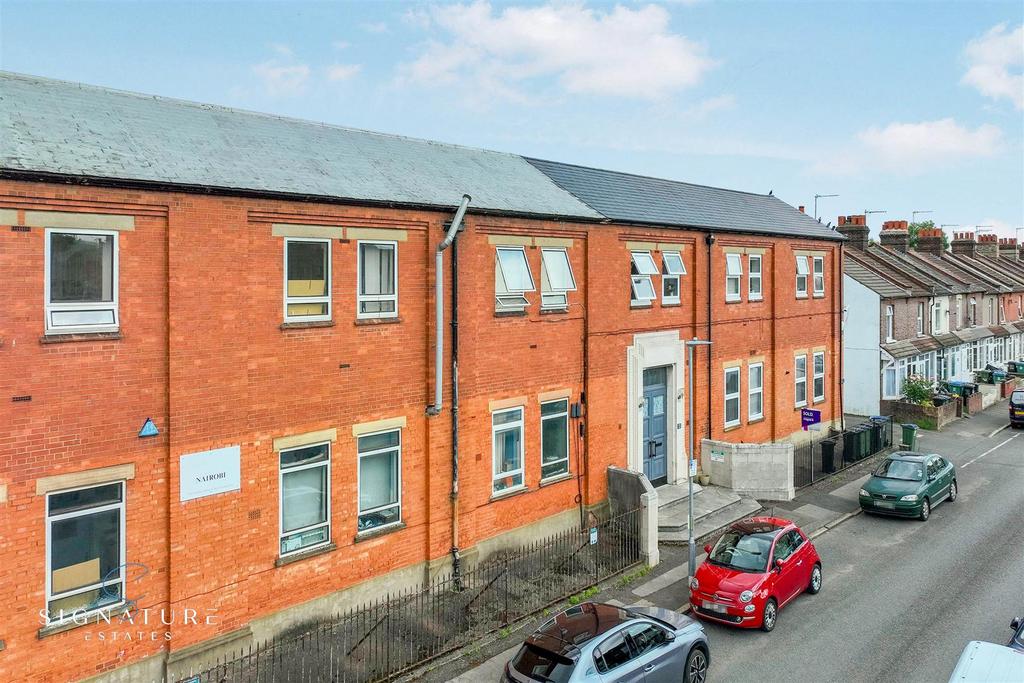 Shakespeare Street, Watford 2 bed apartment £260,000