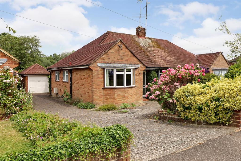 Cootes Avenue, Horsham 2 bed semidetached house £400,000
