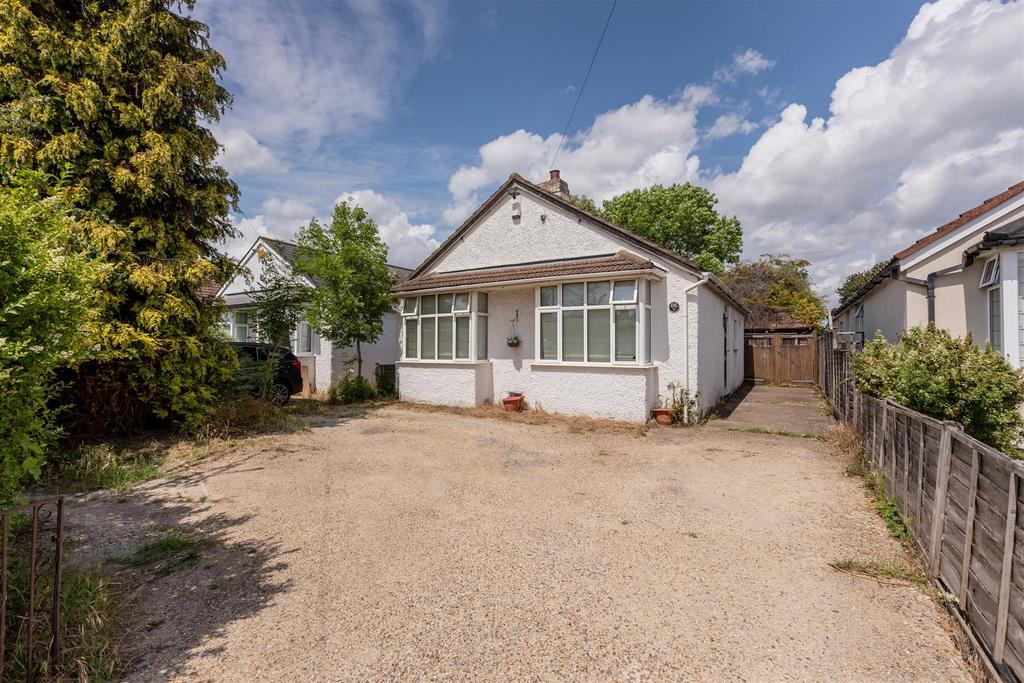 Royston Way, Burnham 5 bed detached bungalow £600,000