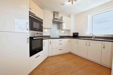 2 bedroom flat for sale, Goldwyn House,Studio Way, Borehamwood