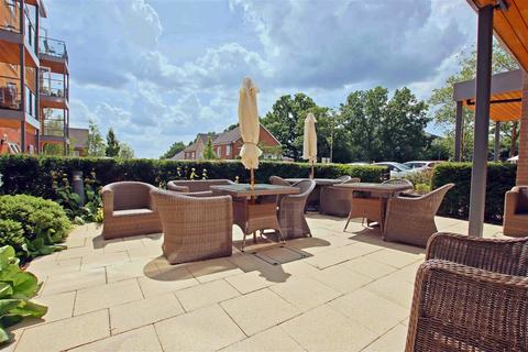 2 bedroom flat for sale, Goldwyn House,Studio Way, Borehamwood