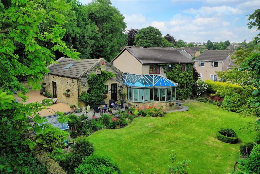 The Spinney, Pennine Close, Queensbury, Bradford 4 bed detached house