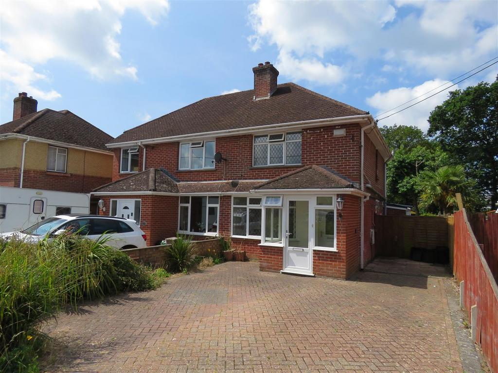 Winchester Road, New Milton, BH25 5EB 3 bed semidetached house for