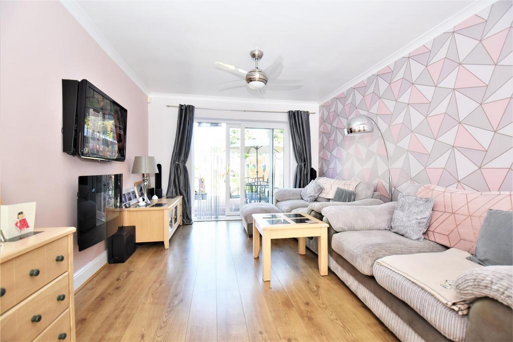 The Drive, Rochford 4 bed semidetached house £370,000