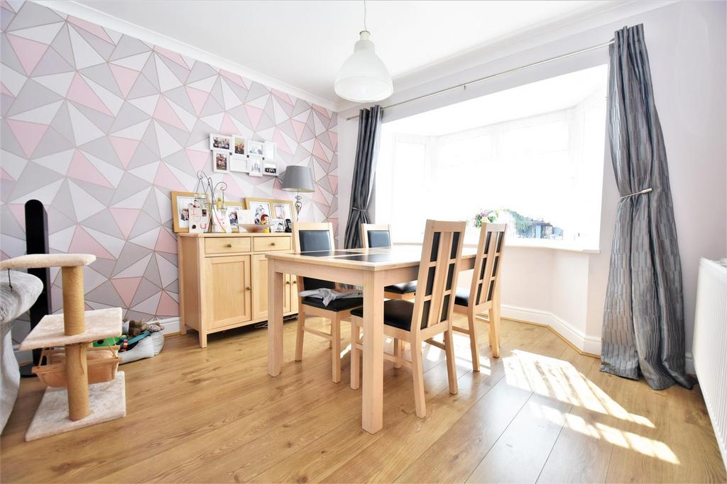 The Drive, Rochford 4 bed semidetached house £370,000