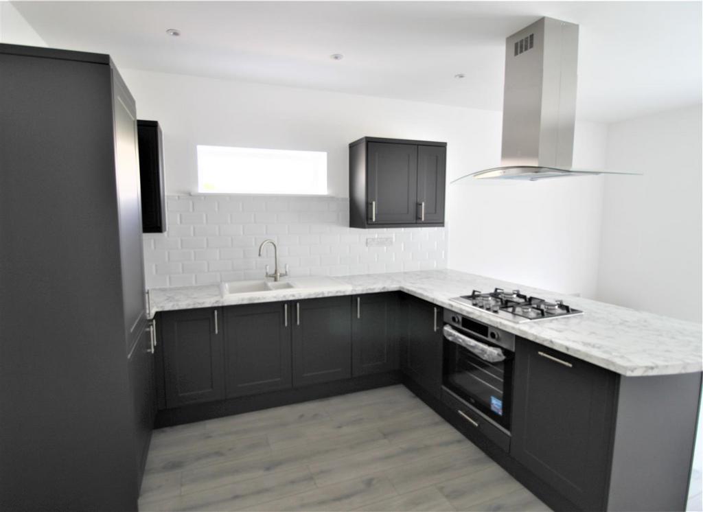 Kitchen &amp; open plan family room
