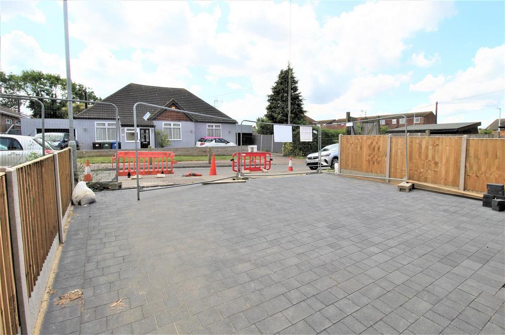 Front garden blocked paved drive