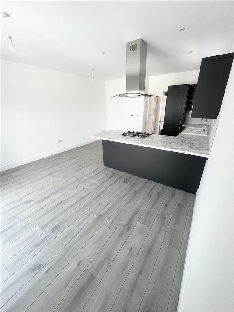 Kitchen &amp; open plan family room