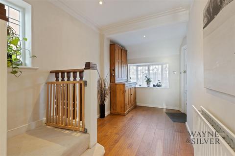 47 Michleham Down, London, N12 7JJ