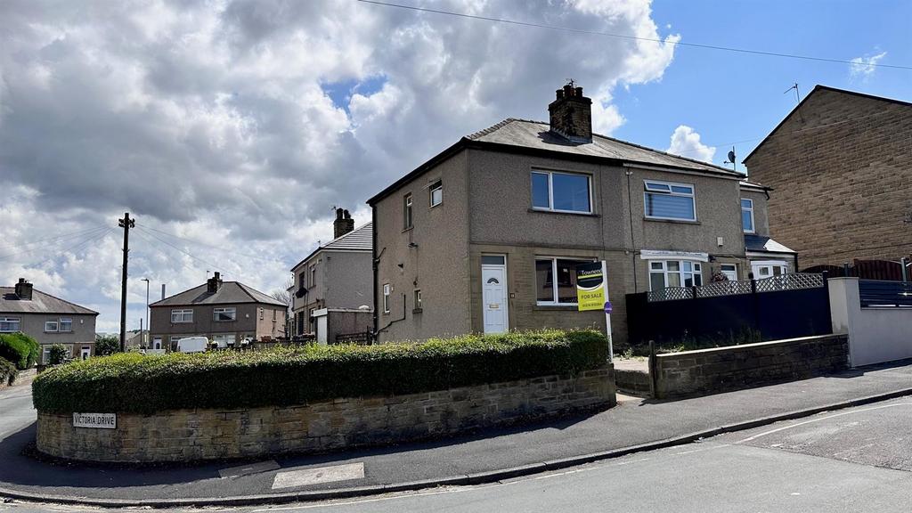 Victoria Avenue, Eccleshill, Bradford 2 bed semidetached house for