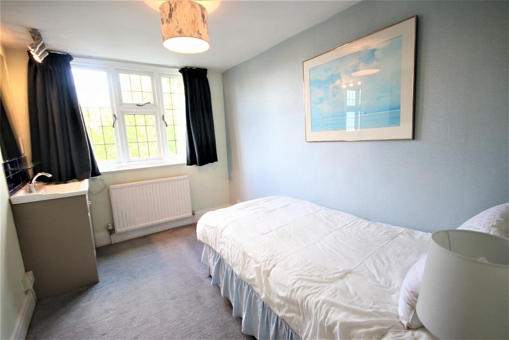 Bedroom 4: