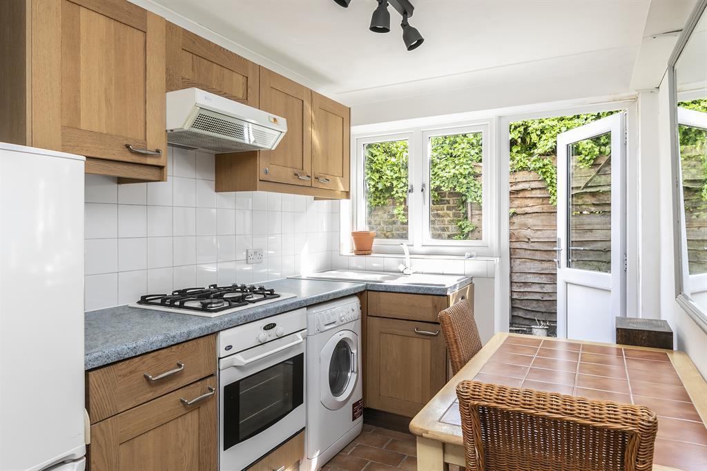 Hawksley Road, London, N16 1 bed flat £1,800 pcm (£415 pw)
