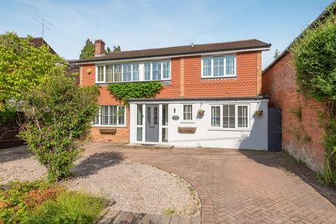 4 bedroom detached house to rent, New Road, Ascot