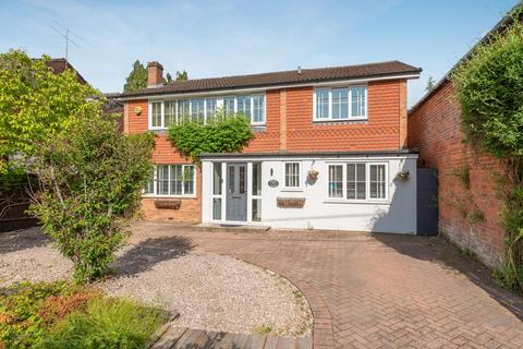 4 bedroom detached house to rent, New Road, Ascot