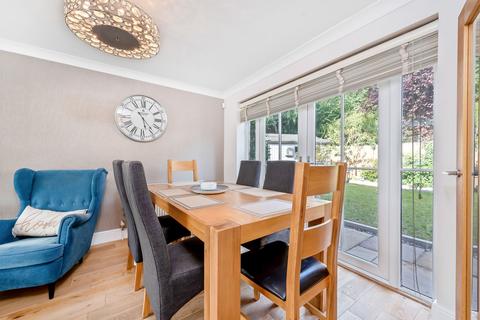 4 bedroom detached house to rent, New Road, Ascot