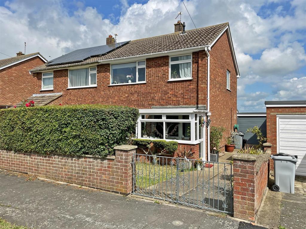Churchill Road, STAMFORD, Lincolnshire 3 bed semidetached house for