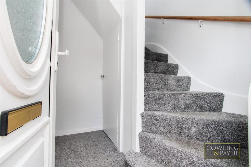 Swan Lane,. Wickford 3 bed apartment to rent £1,050 pcm (£242 pw)